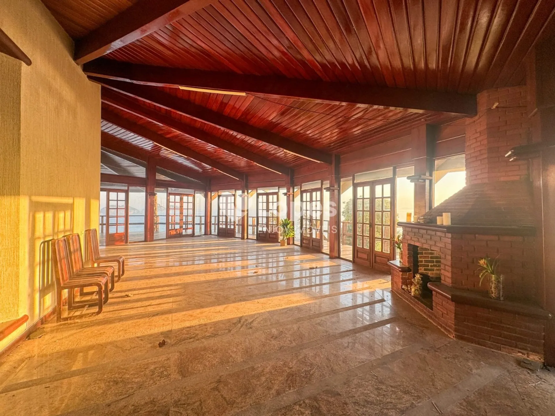 House, 942 m², with a water view — photo 5