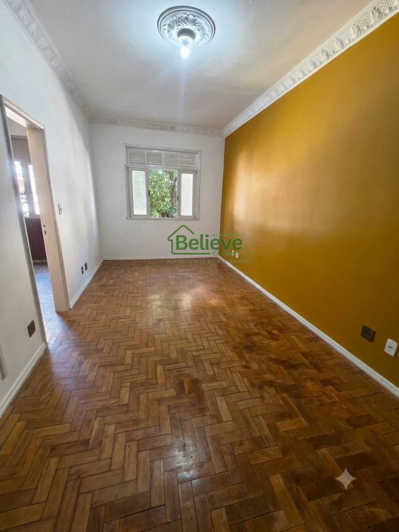 Apartment with 4 bedrooms and a closed-off kitchen — photo 4