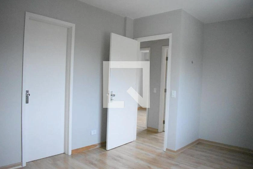 Wood or laminate floors in a 3-bedroom apartment, 133 m² — photo 19
