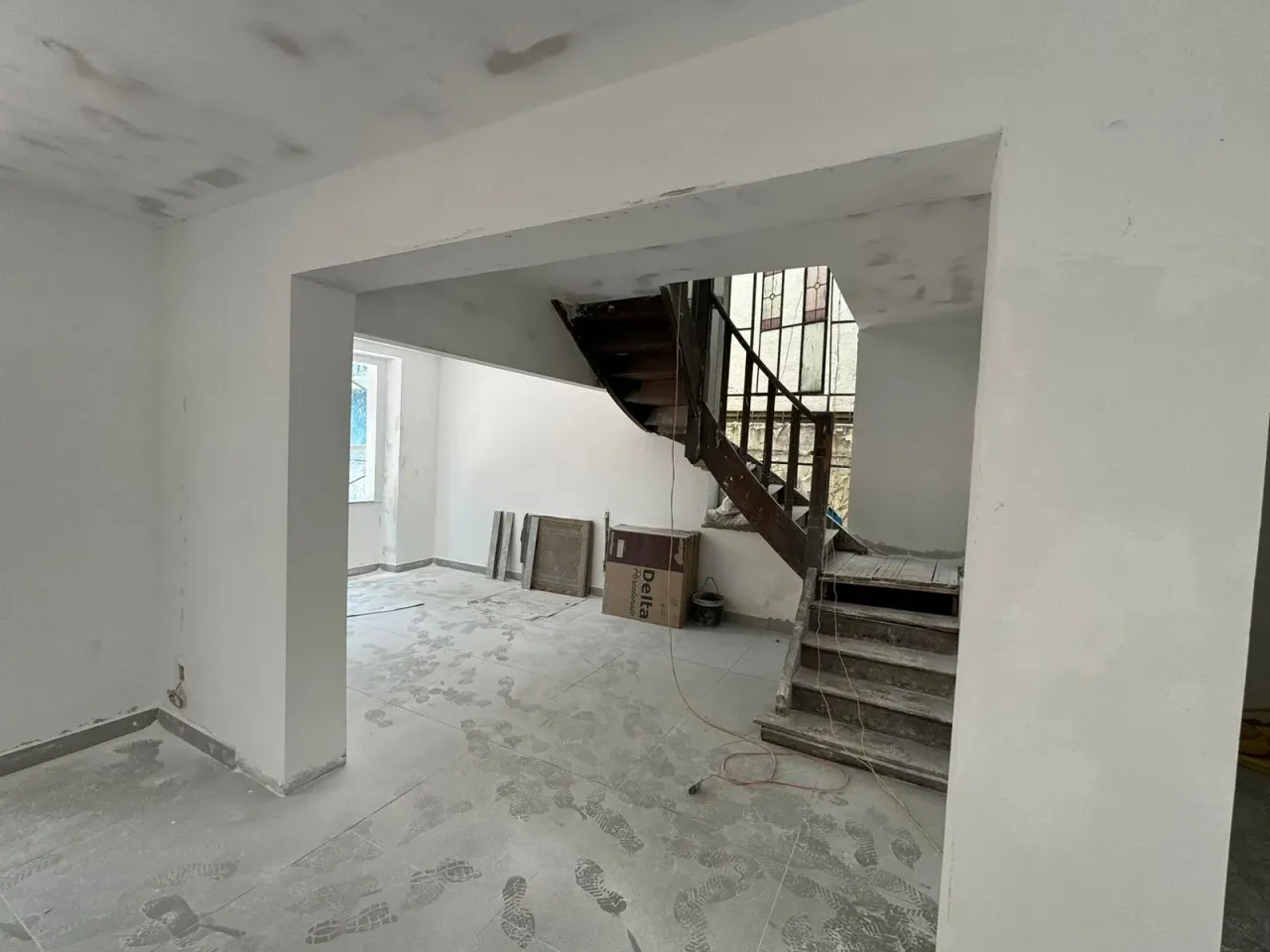 Unfurnished house with 5 bedrooms and 5 bathrooms — photo 9
