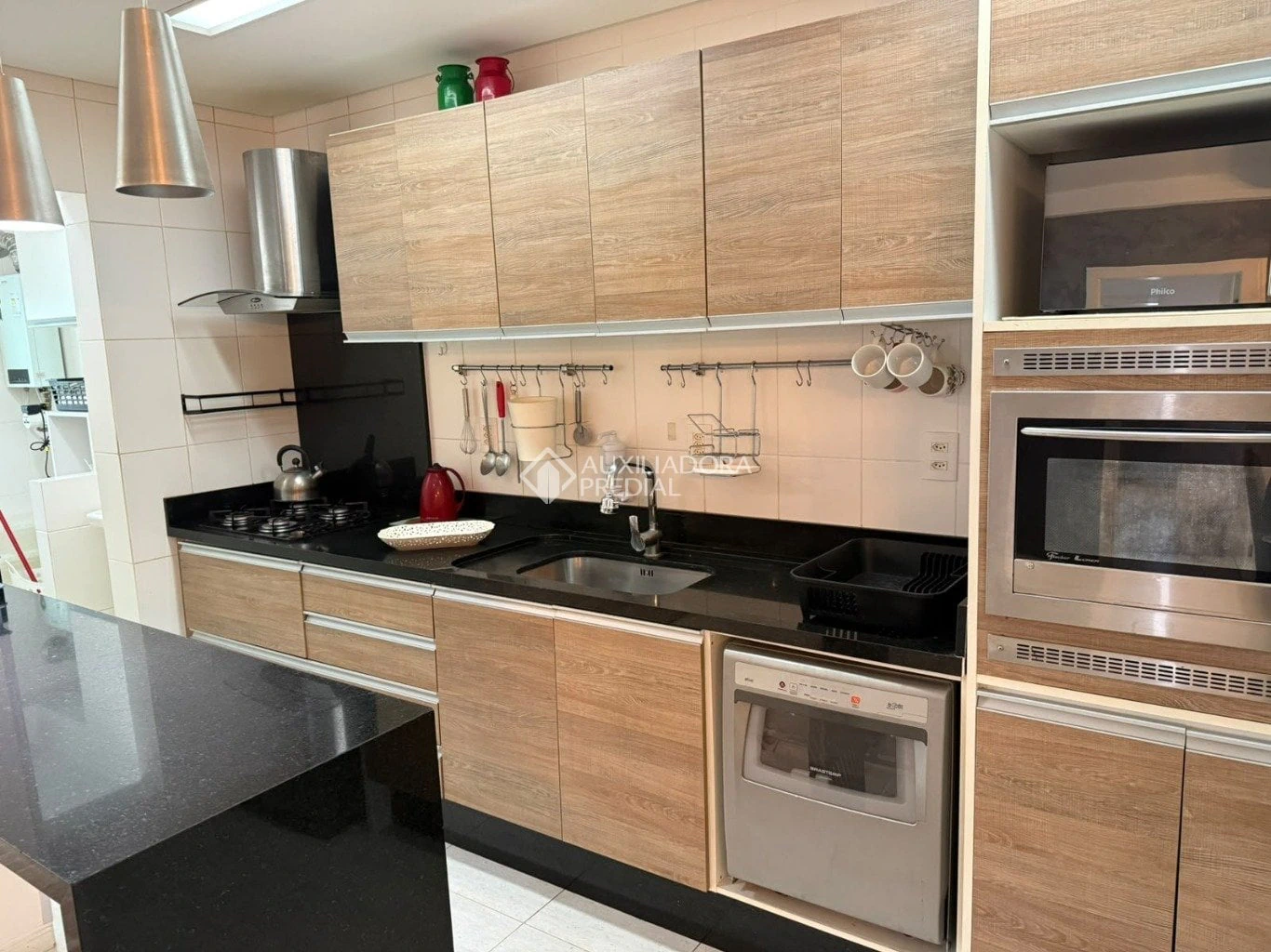 Furnished apartment, 105 m², with a grill on the balcony — photo 4
