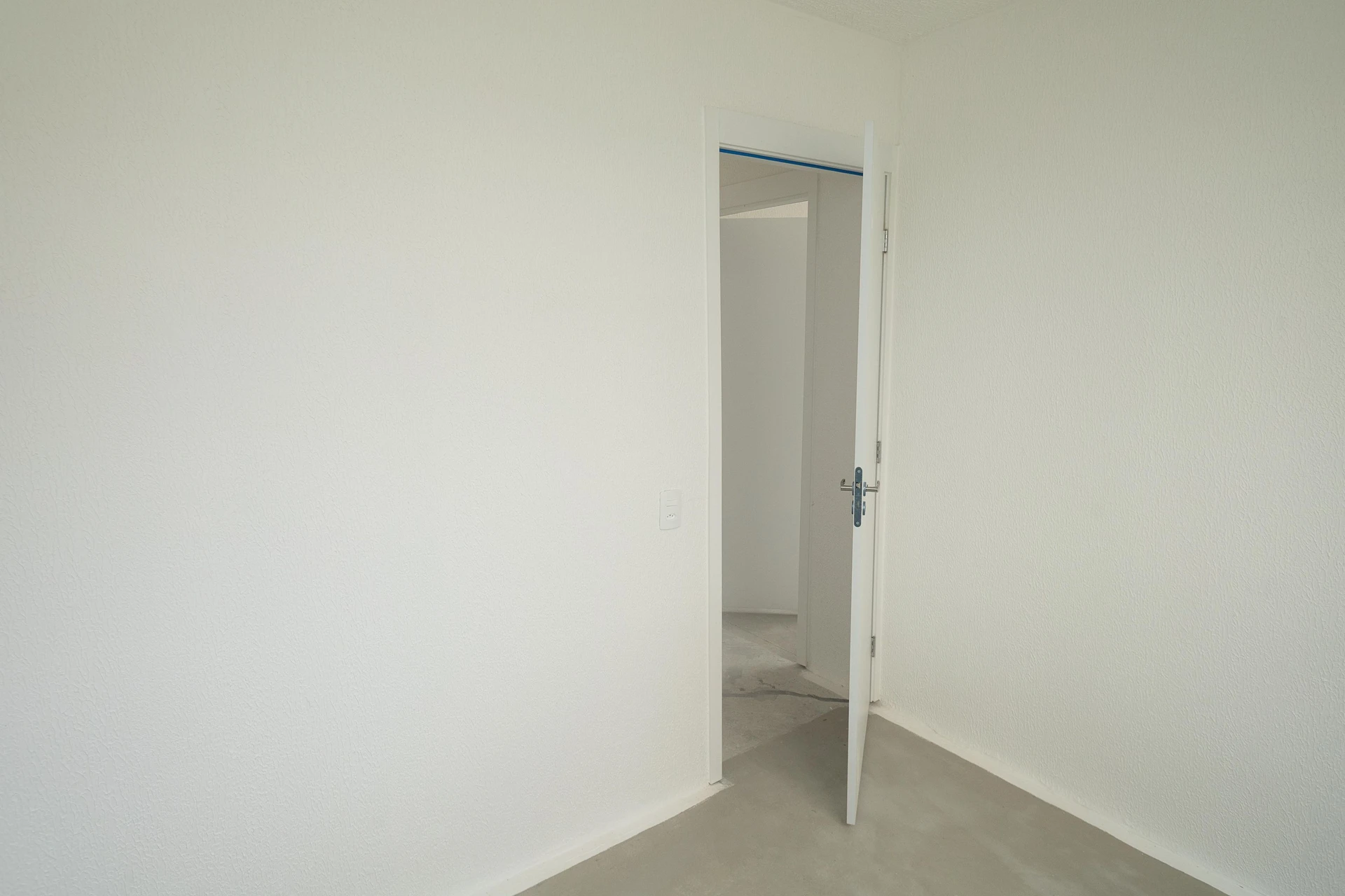 Unfurnished 2-bedroom apartment with a private garden — photo 18