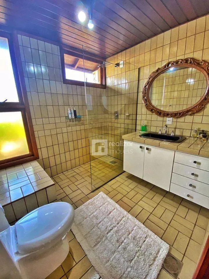 Casa con 4 dormitorios en suite y ventanales del suelo al techo — photo 24