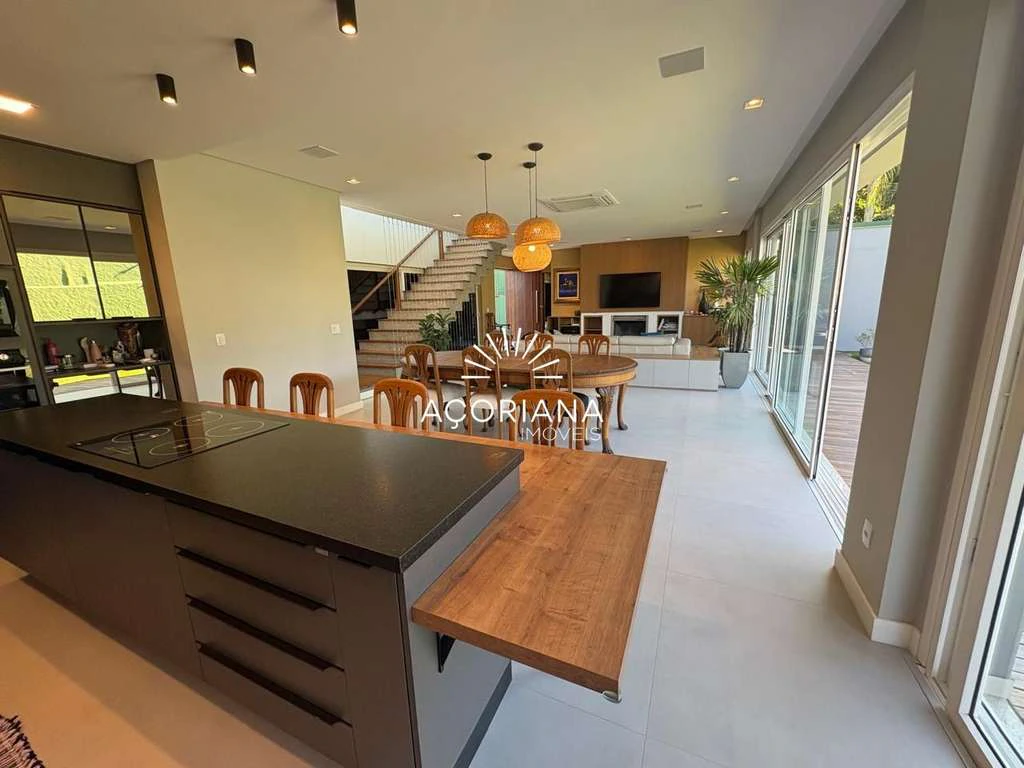 Casa amueblada con 4 suites y 4 plazas de aparcamiento — photo 2