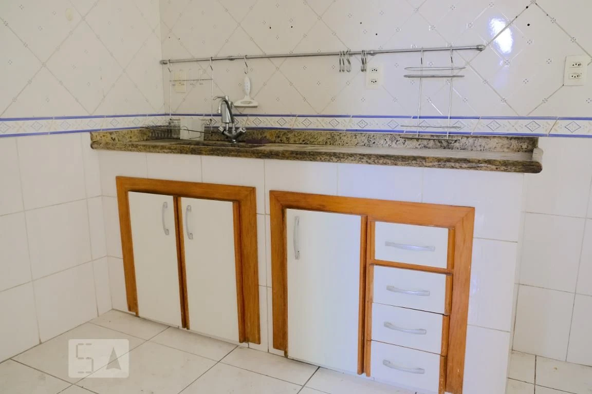 Apartamento sem mobília com cozinha separada e lavanderia — photo 3