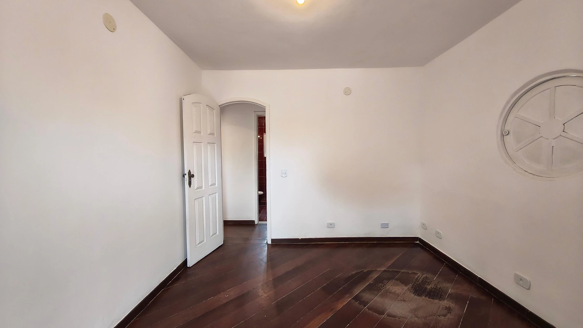 House, 250 m², with a bathtub — photo 31