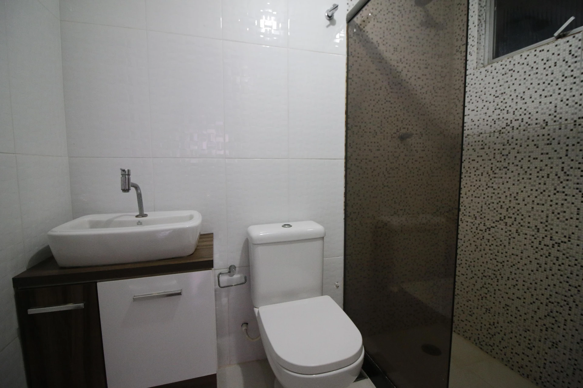 Balcony with a grill in a 3-bedroom apartment, 128 m² — photo 20