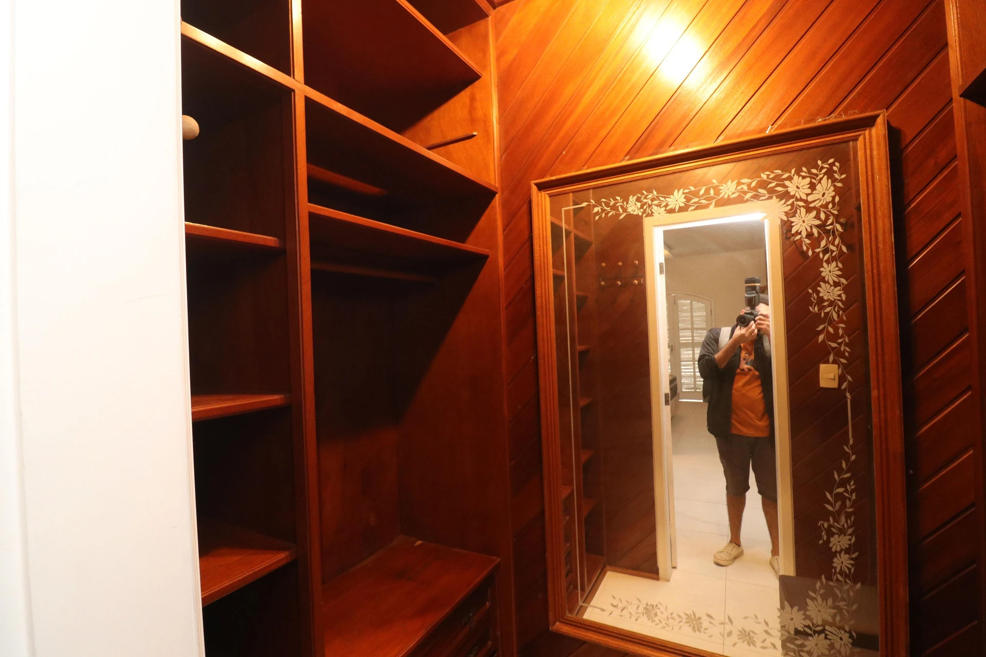 Vestidor y 5 dormitorios: casa de 420 m² — photo 33