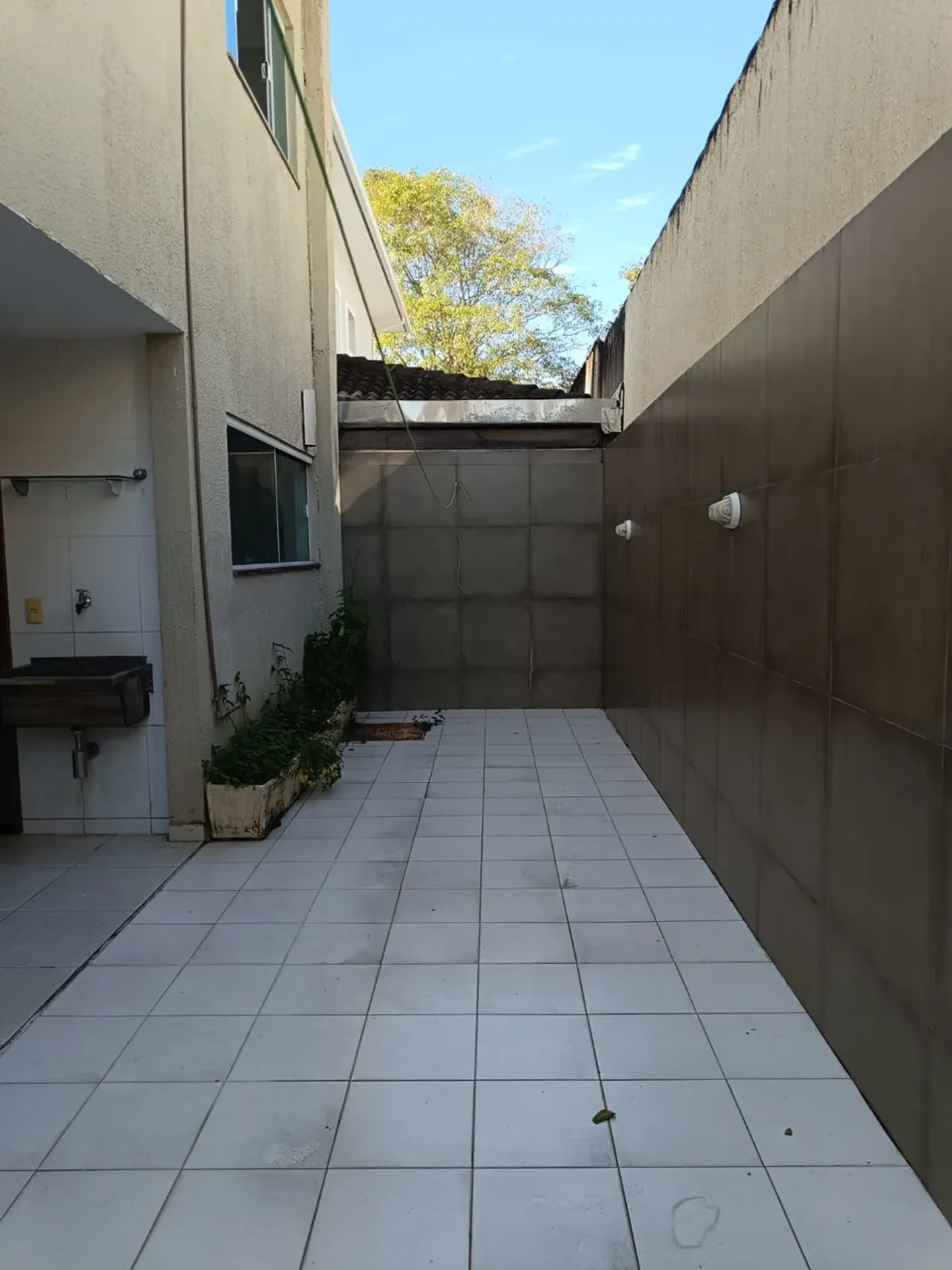 House with 4 bedrooms and 5 bathrooms — photo 41