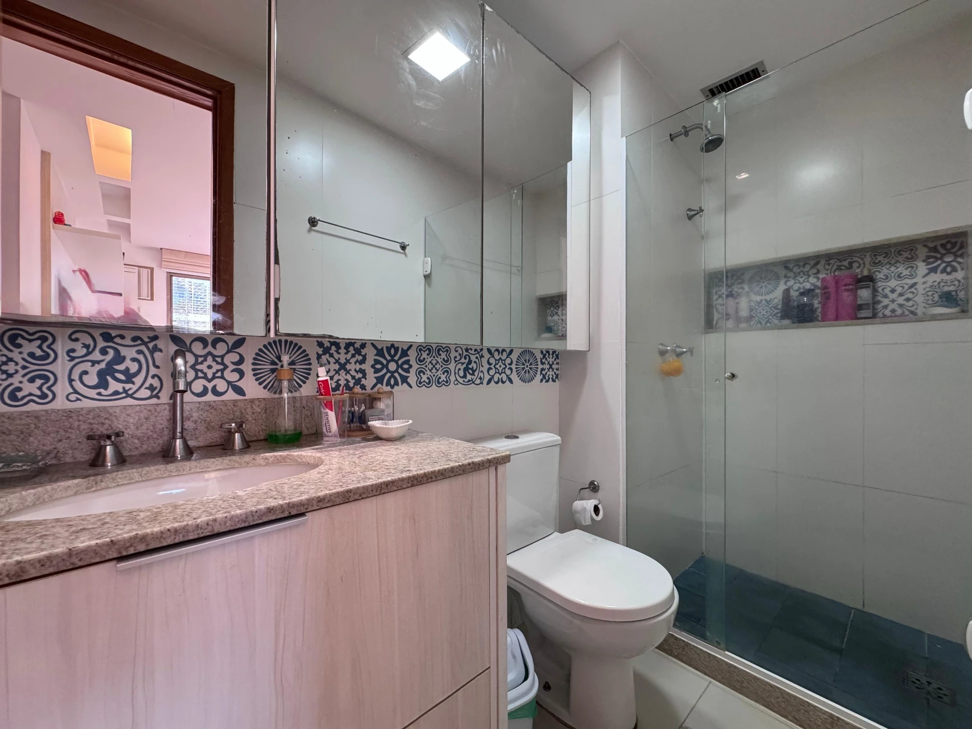 4-bedroom apartment with a glass-enclosed balcony — photo 68