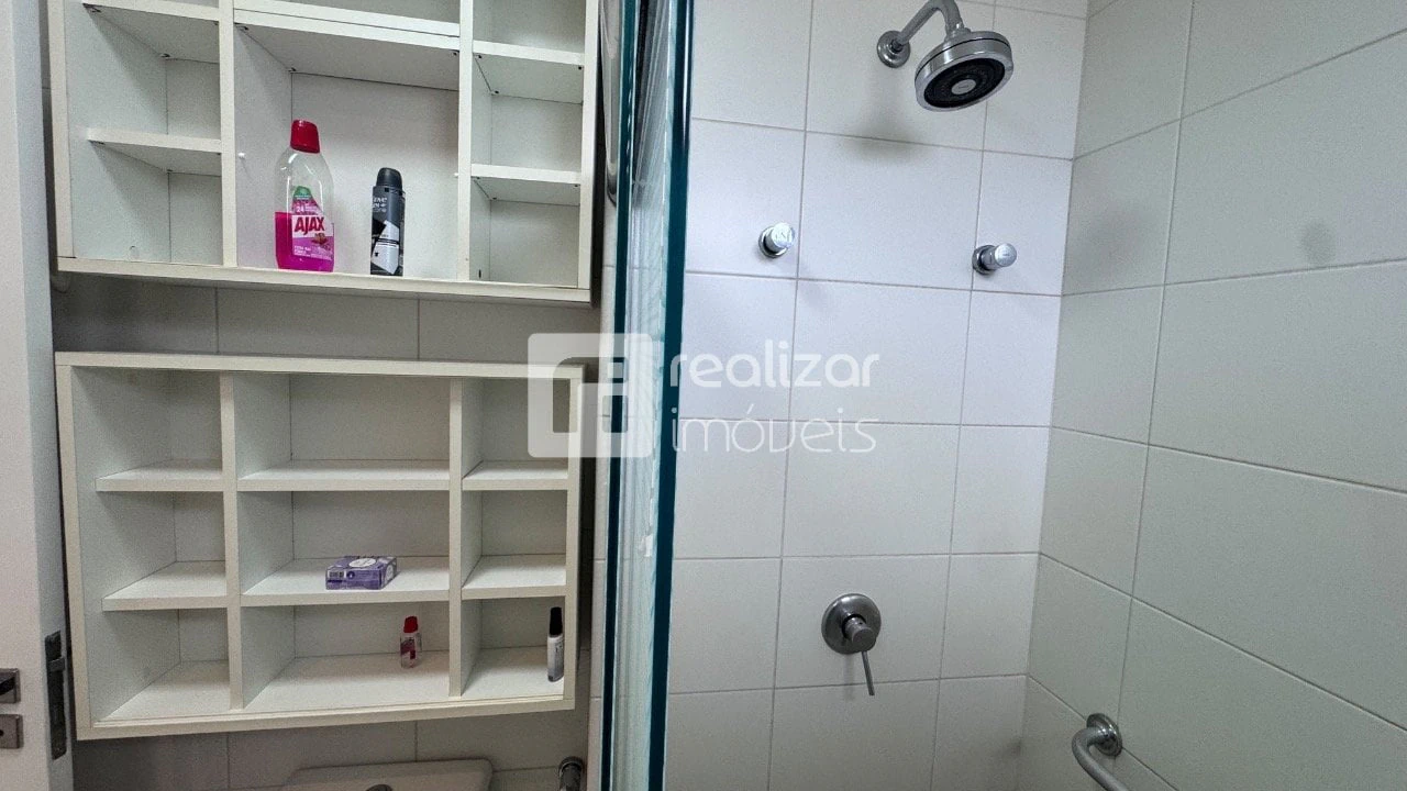 One-bedroom apartment with a mountain view — photo 21