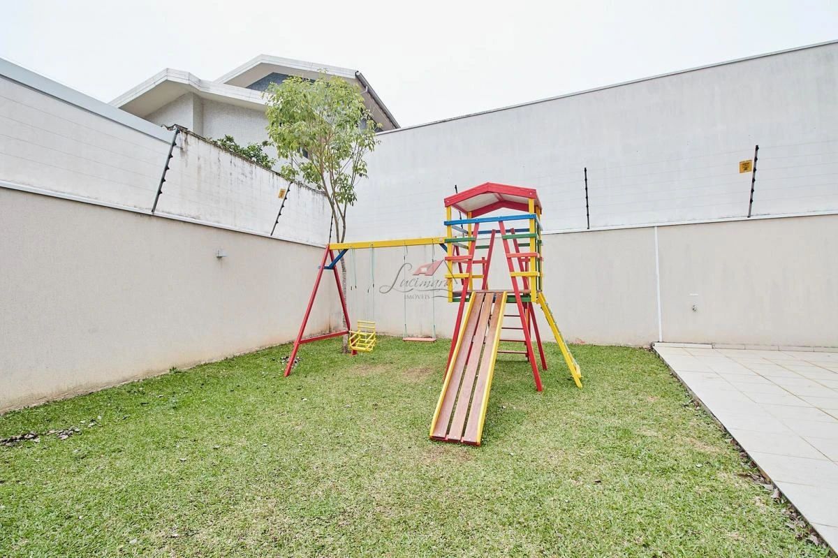 Balcony with a grill in a 2-bedroom apartment, 129 m² — photo 38