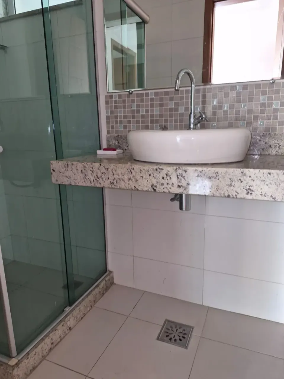 Unfurnished house with 4 bedrooms and 4 bathrooms and pool — photo 15