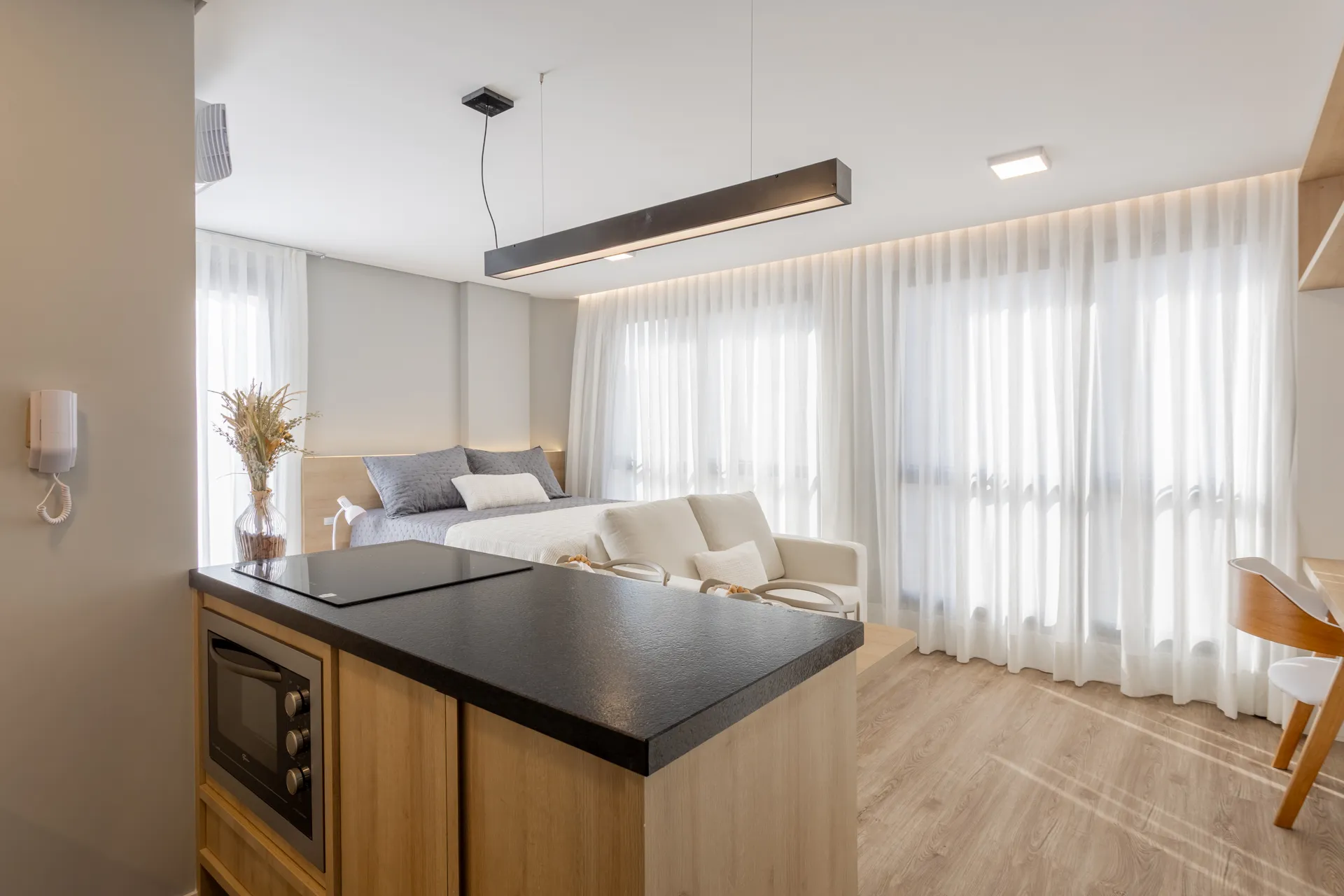 Furnished studio, 40 m², with a home office