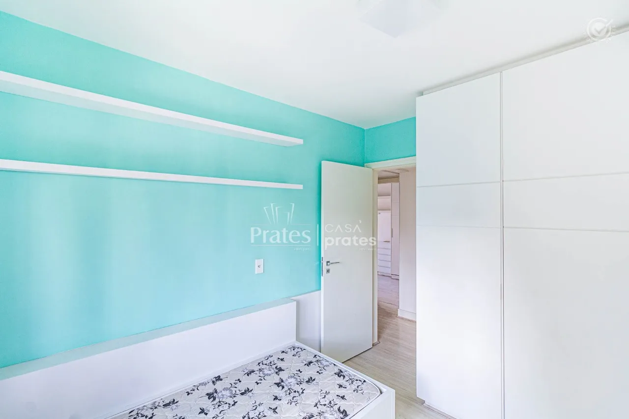 3-bedroom apartment with a glassed-in balcony — photo 12