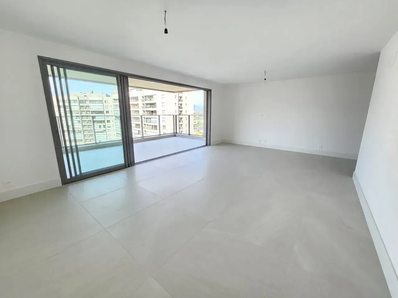 Apartment with open-plan kitchen and 4 bedrooms — photo 3