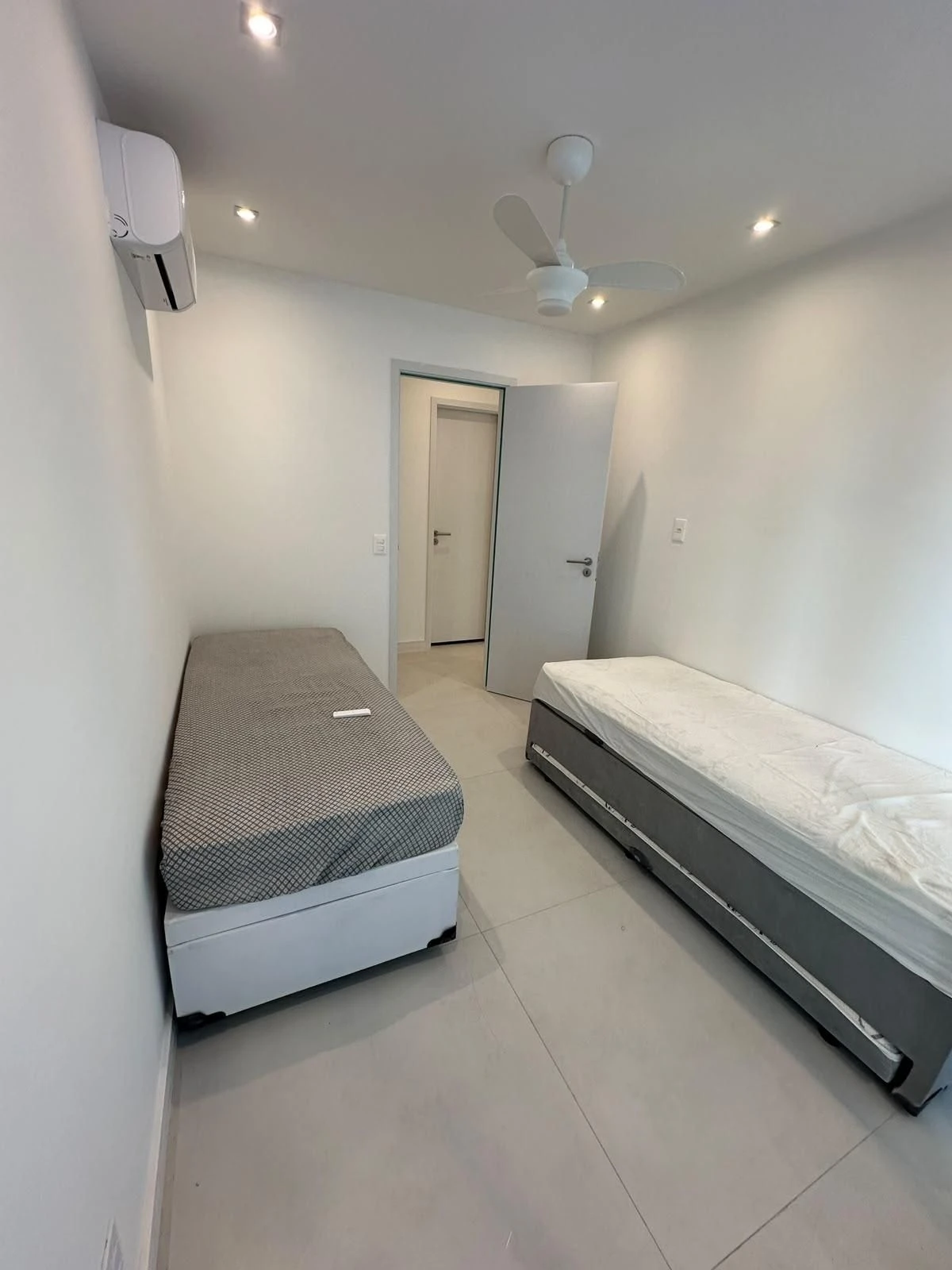 Floor-to-ceiling windows in a 2-bedroom apartment, 84 m² — photo 40