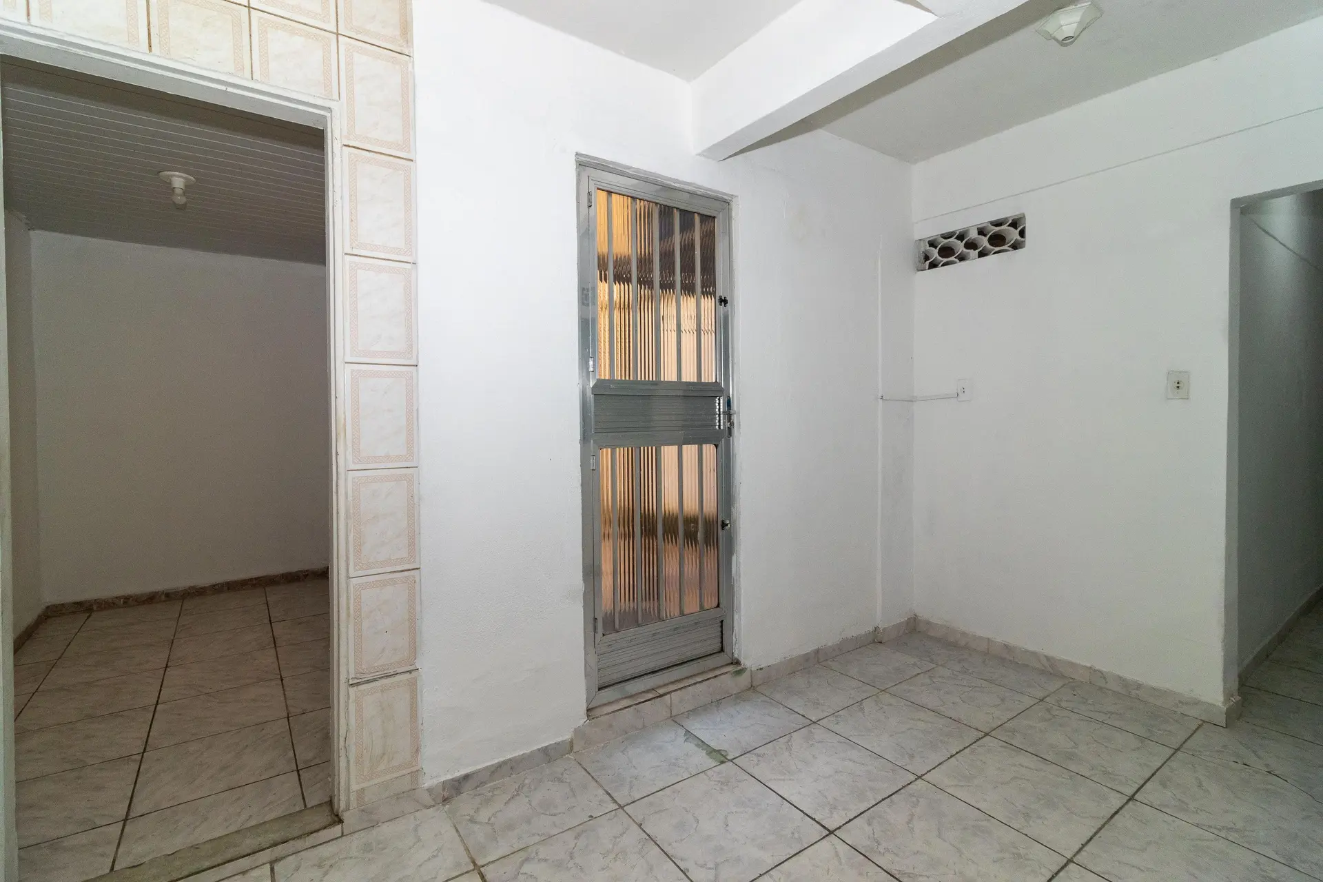 House with 2 bedrooms and an electric shower — photo 7