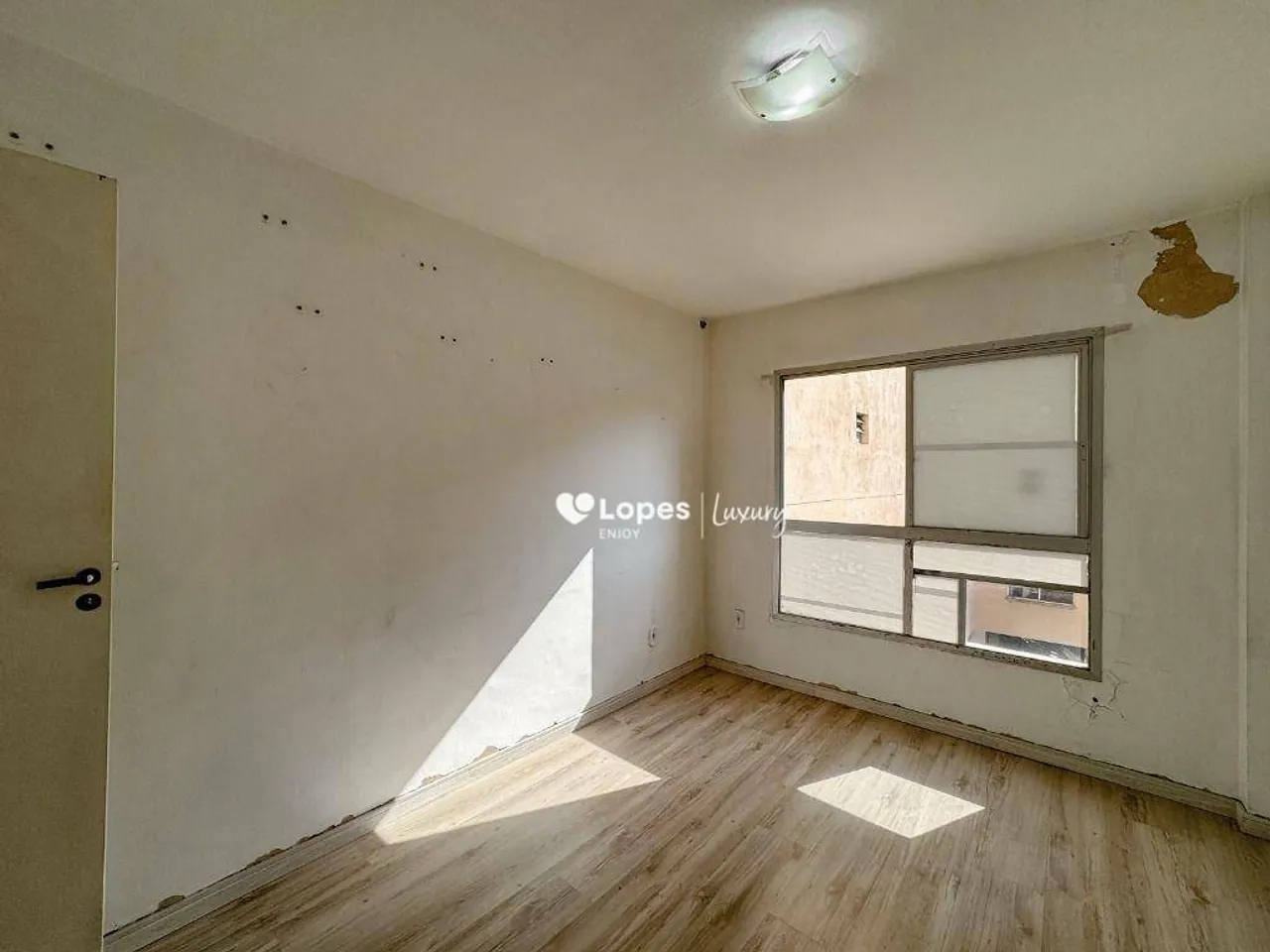 Unfurnished 2-bedroom apartment with a balcony — photo 19