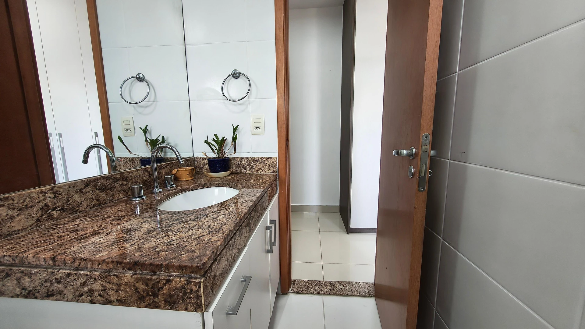 Glass-enclosed balcony in a 3-bedroom apartment, 85 m² — photo 30