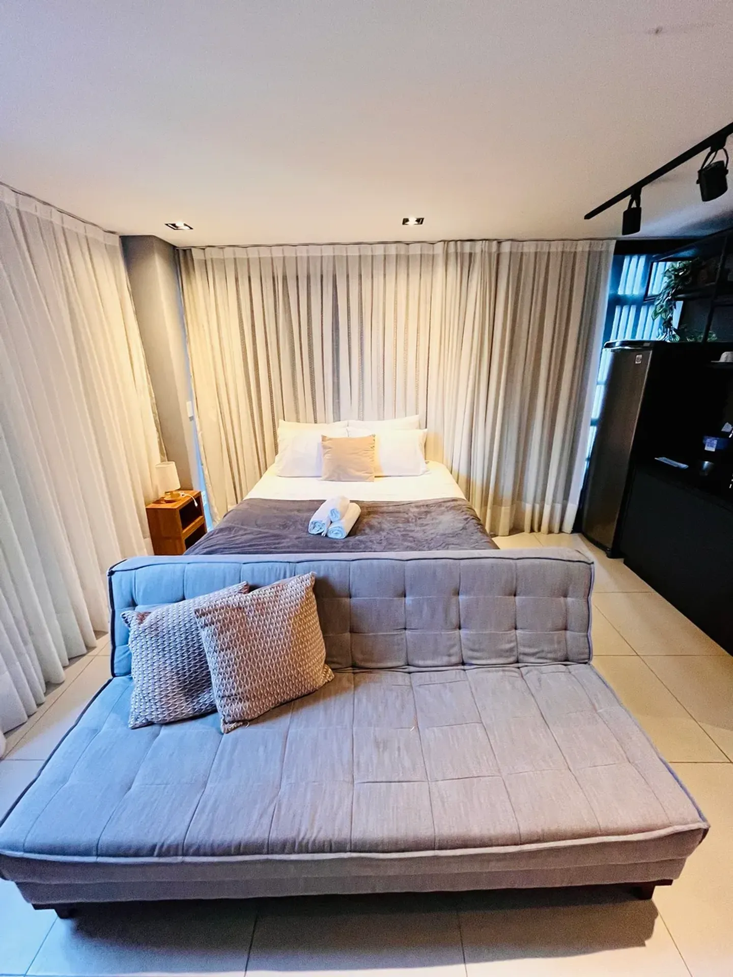 Floor-to-ceiling windows in a one-bedroom apartment, 30 m² — photo 13