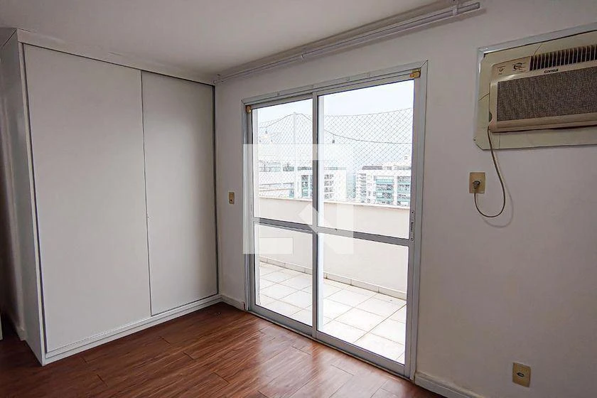 Apartamento vazio de 3 quartos com varanda e 185 m² — photo 31