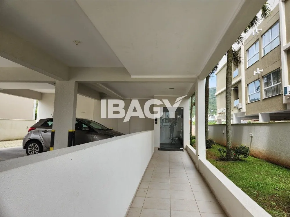 2-bedroom apartment with a mountain view — photo 15