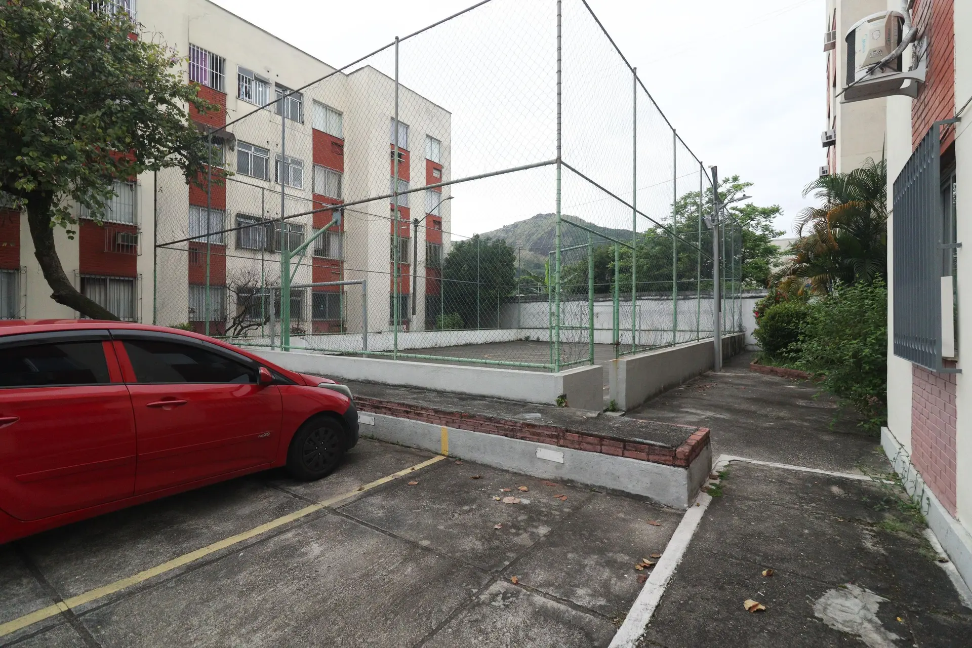 3-bedroom apartment with a mountain view — photo 37