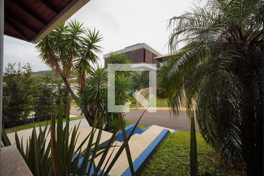 Floor-to-ceiling windows in a 4-bedroom house, 300 m² — photo 20