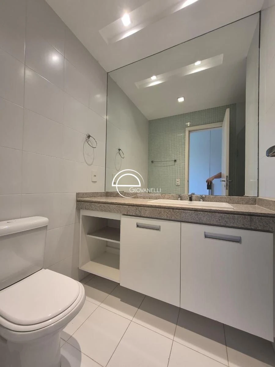 4-bedroom apartment with floor-to-ceiling windows — photo 20
