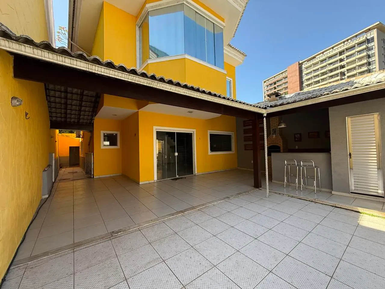 Duplex house with 4 bedrooms and 5 bathrooms — photo 3