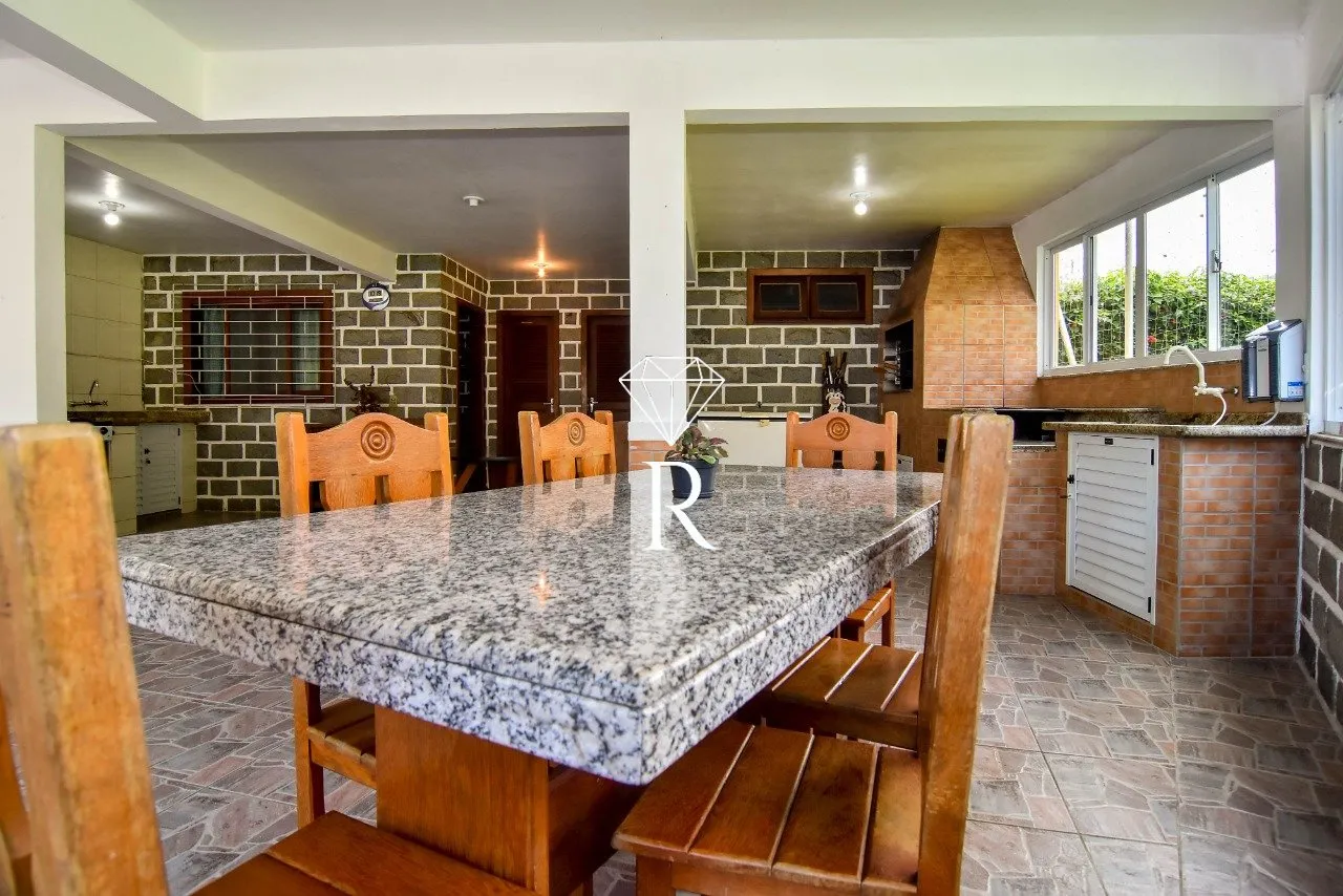 Casa tipo sítio con 4 dormitorios y 6 plazas de aparcamiento — photo 48