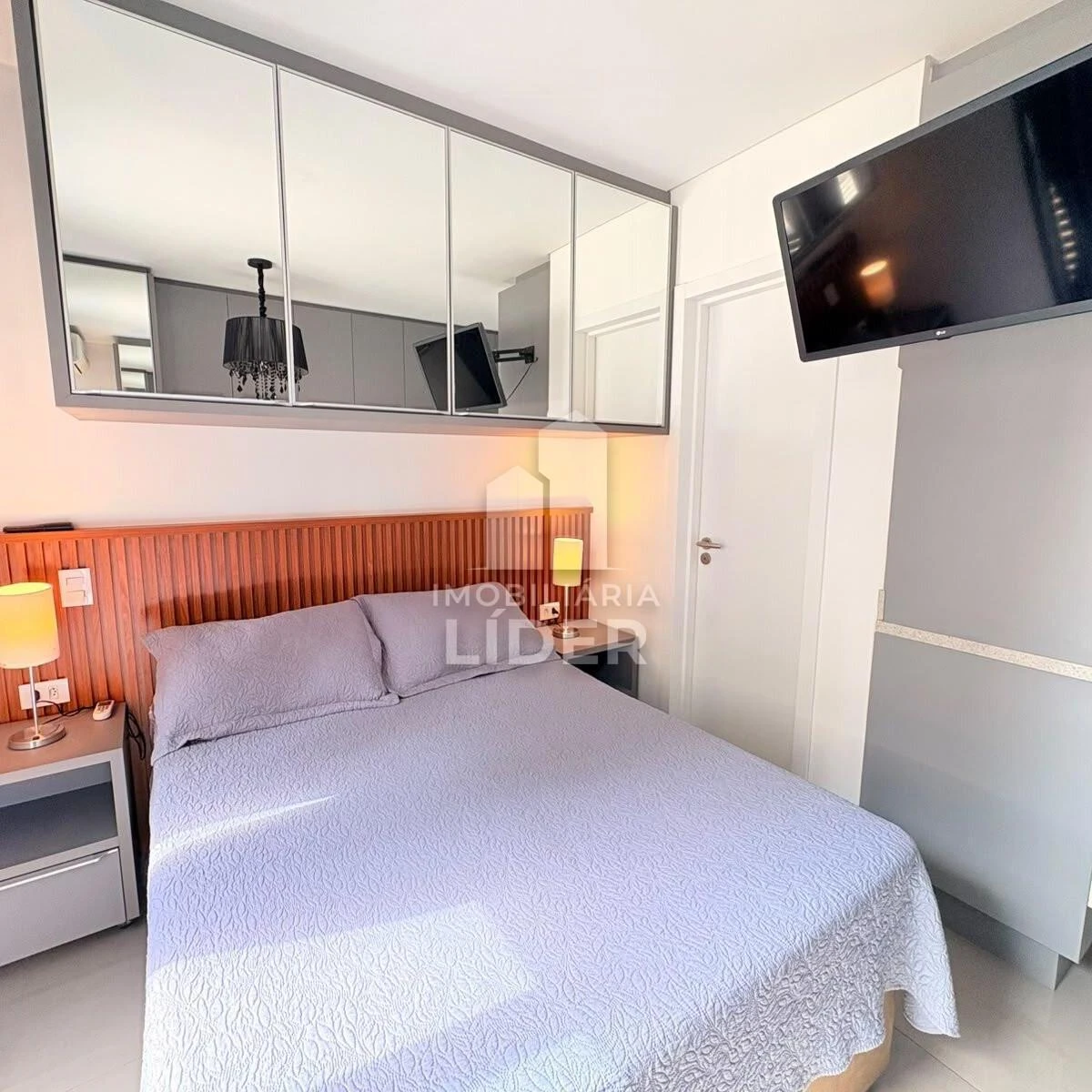 One-bedroom apartment in a building with a coworking space — photo 3