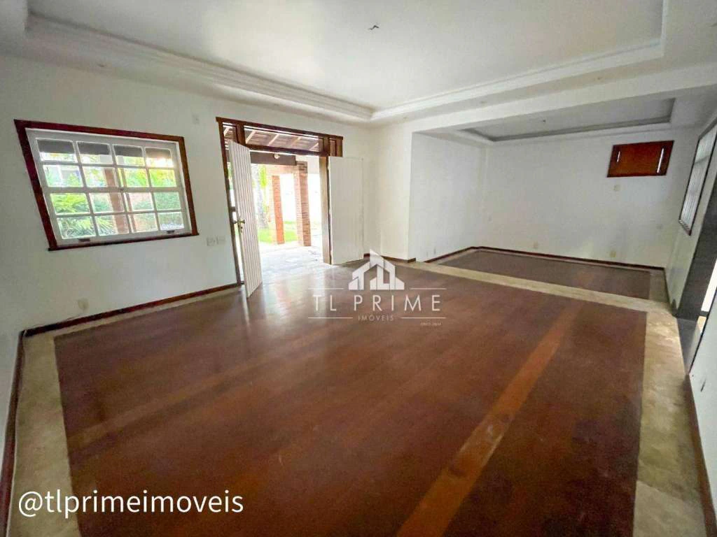 House in a gated community with 4 bedrooms and 600 m² — photo 10