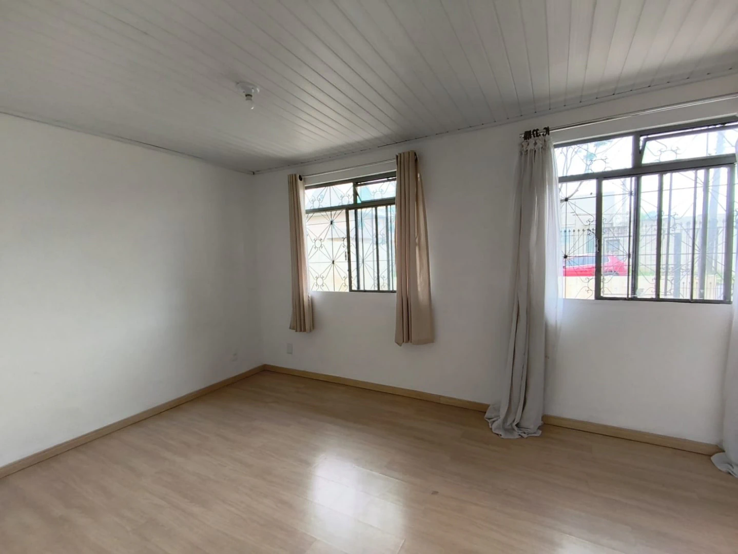 Piso de madera o laminado y 4 dormitorios: casa de 183 m² — photo 3