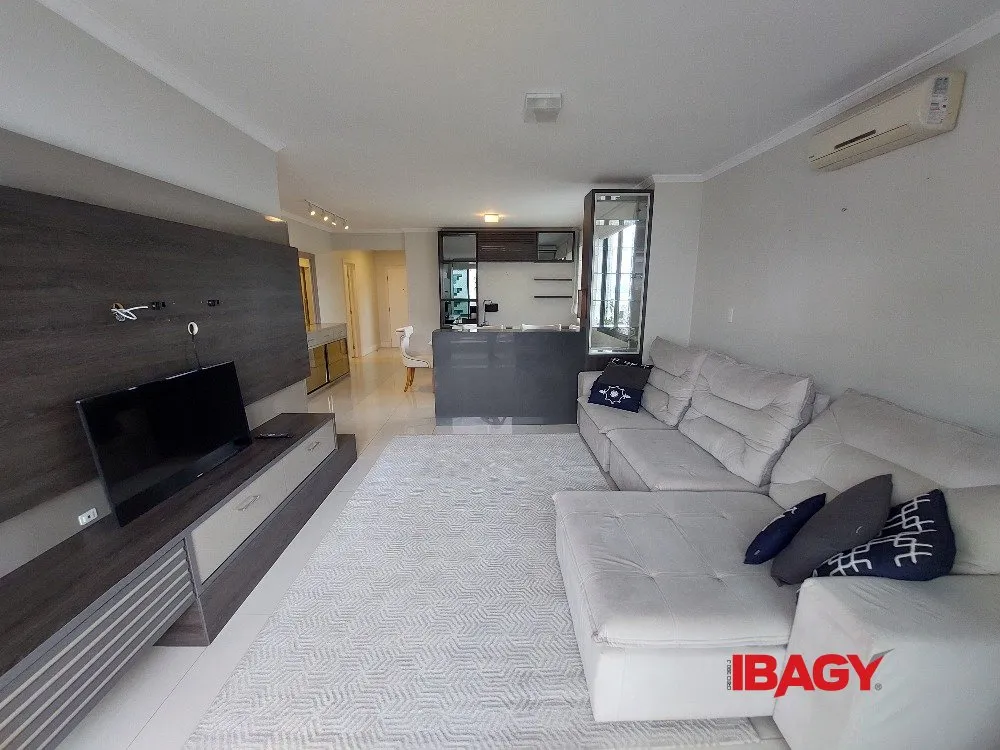 Furnished apartment, 146 m², with a home office