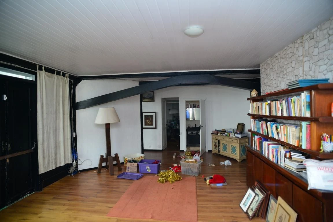 Furnished house, 700 m², with a jacuzzi — photo 37