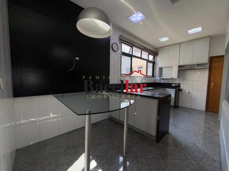 Apartment with a closed kitchen and 4 bedrooms — photo 2