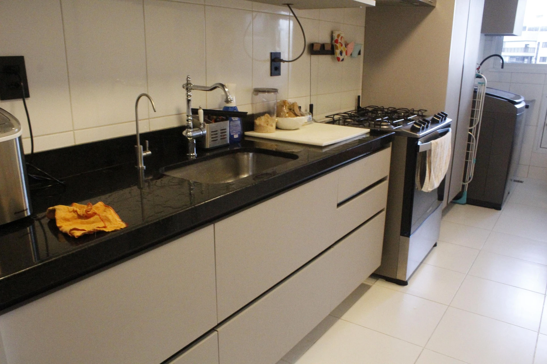 Glass-enclosed balcony in a 3-bedroom apartment, 115 m² — photo 6