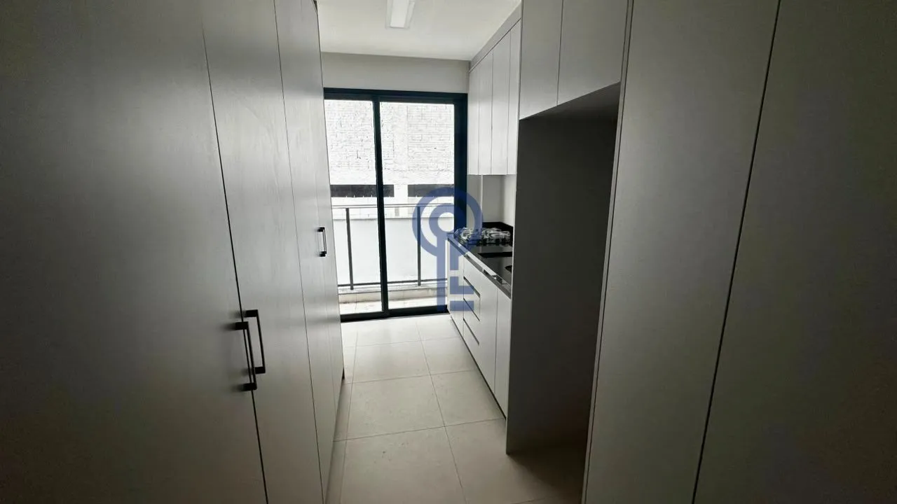 25 m² studio with 1 parking spot, balcony and open-plan kitchen — photo 2