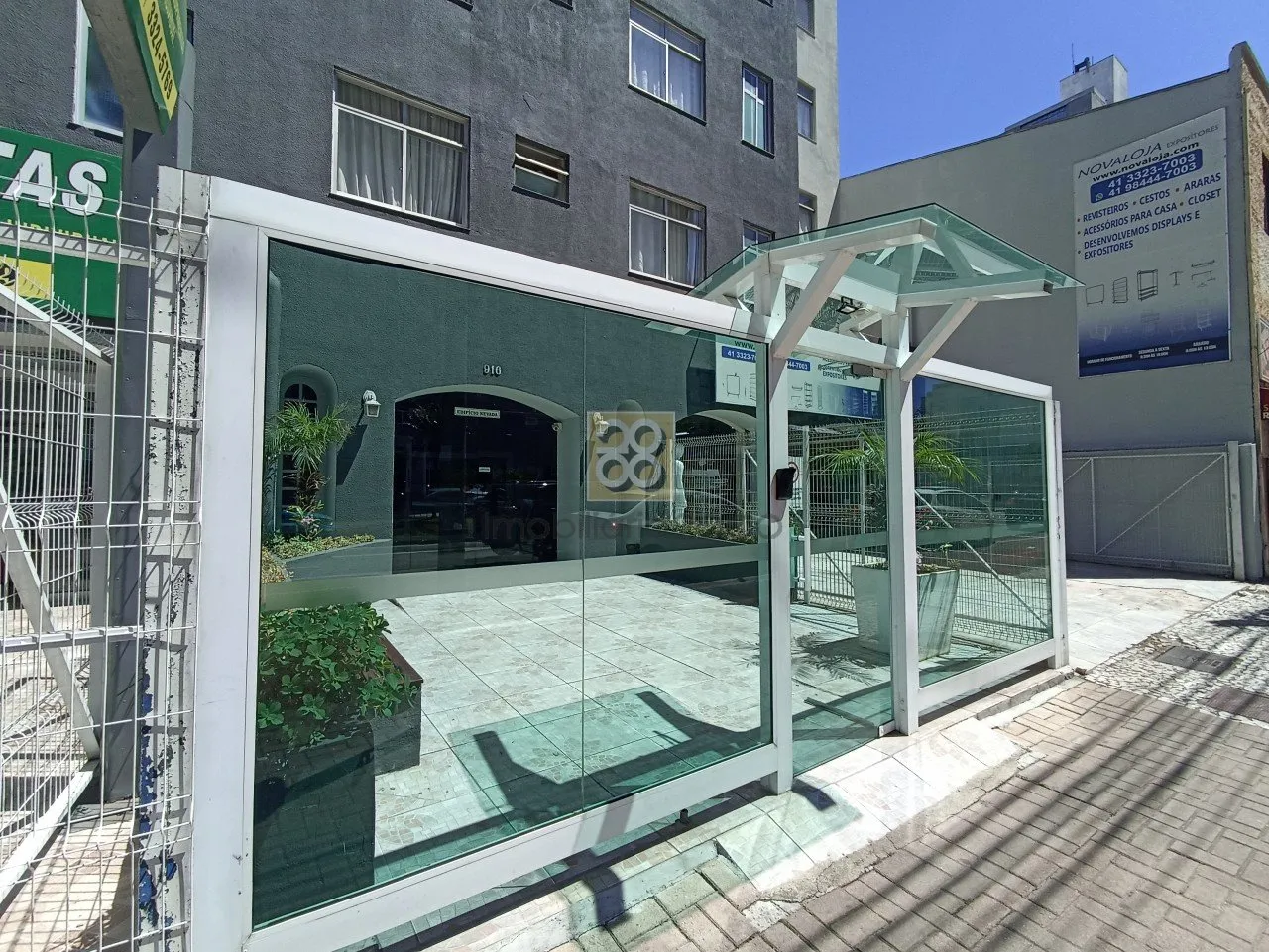 Unfurnished 1-bedroom apartment with 47 m² — photo 2