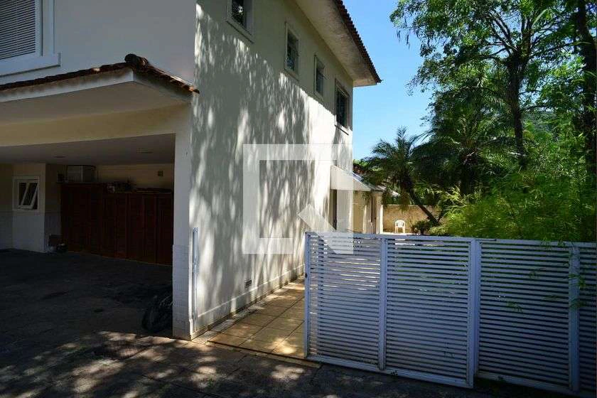 House in a gated community with 5 bedrooms and mountain view — photo 11