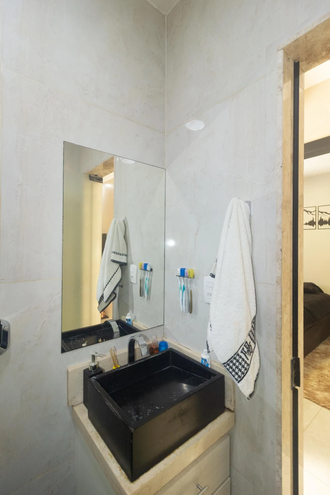 Casa mobiliada com 2 quartos e cozinha integrada