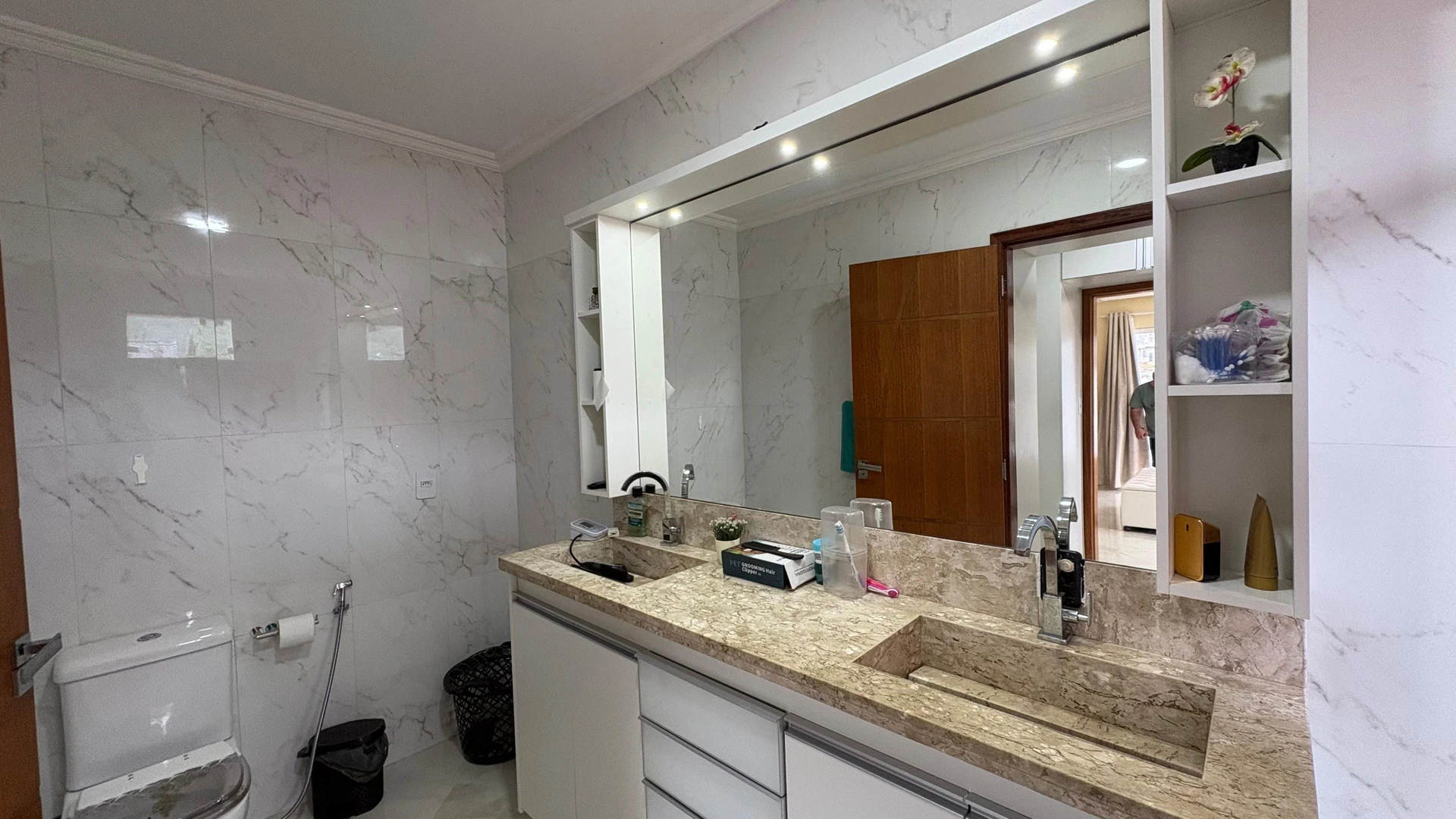 4-bedroom house with a glass-enclosed balcony — photo 56