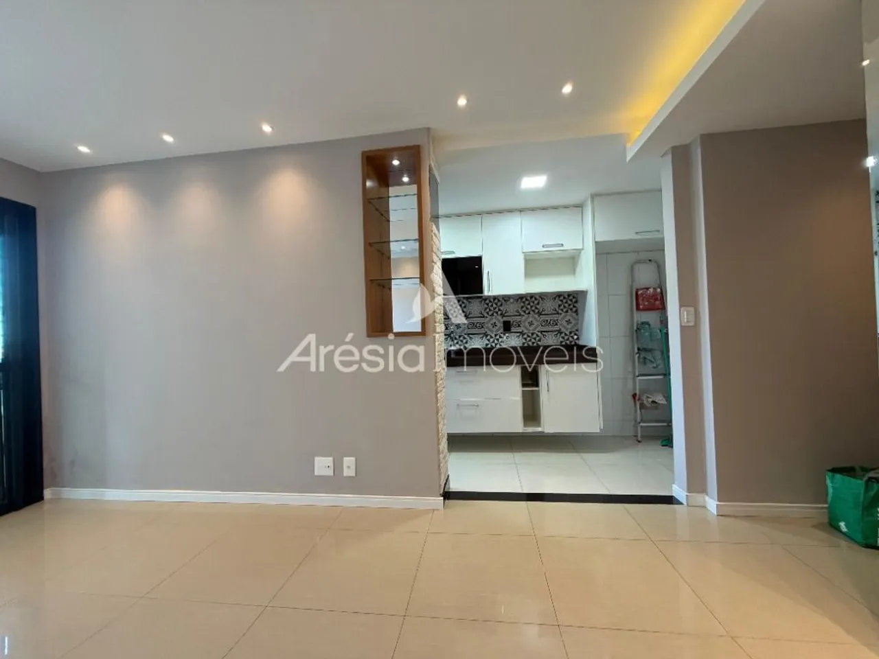 2-bedroom apartment with open-plan gas kitchen — photo 5