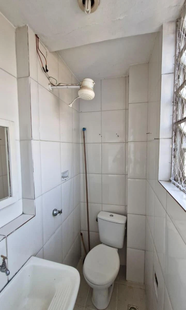 Bathtub in a 2-bedroom apartment, 95 m² — photo 20