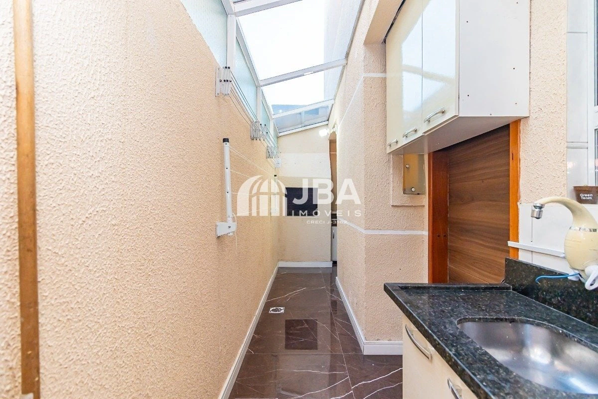 Glass-enclosed balcony in a 3-bedroom house, 85 m² — photo 2