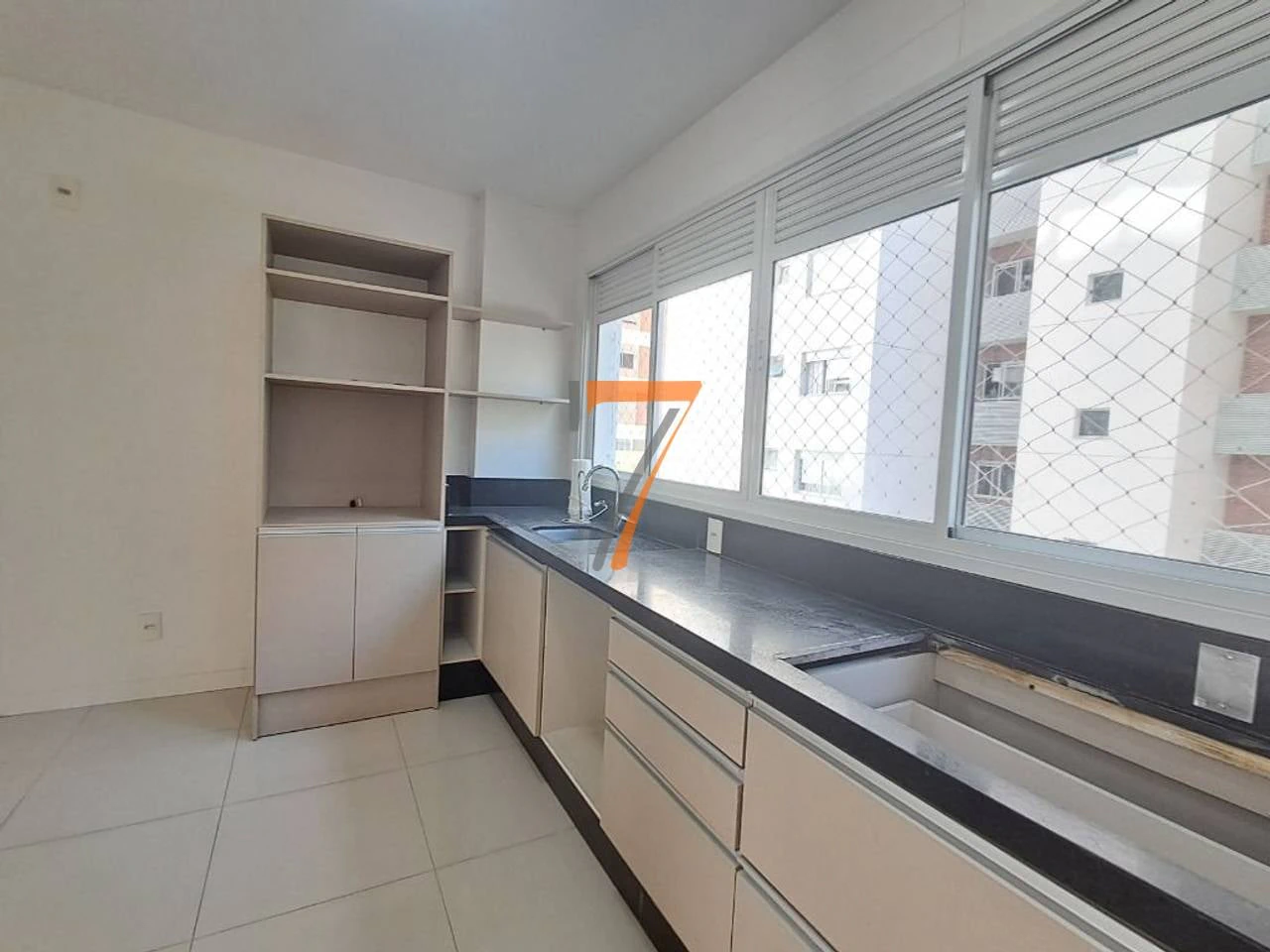 Apartamento de 4 dormitorios con 253 m² y 3 plazas — photo 2