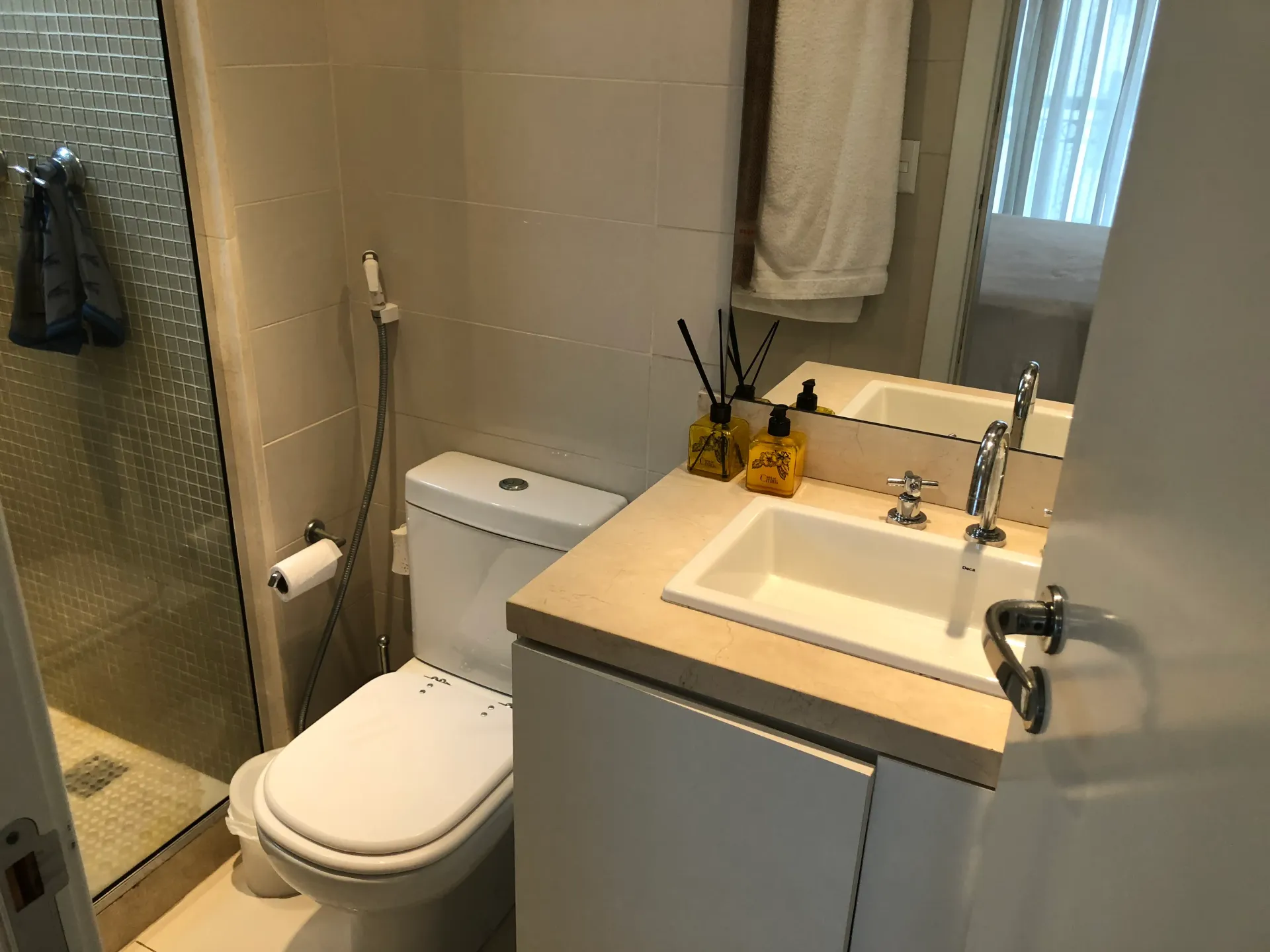 Furnished 85 m² apartment with open-plan kitchen and 2 beds — photo 3