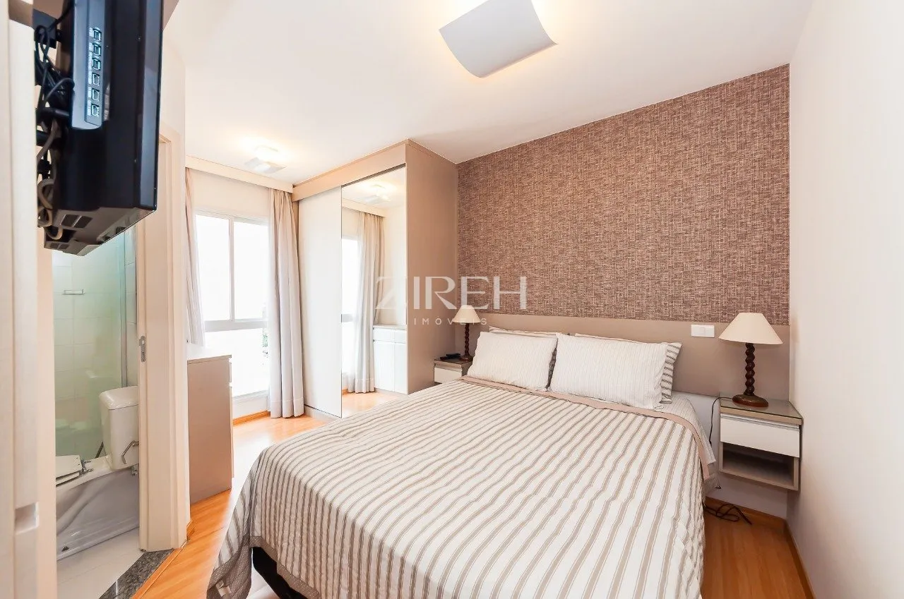 Квартира 70 м² с застеклённым балконом и рабочим местом — photo 16